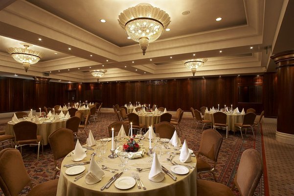 Le Meridien Budapest is ideally located in the heart of Budapest, close to the main business districts, shopping areas and the city's main sights.