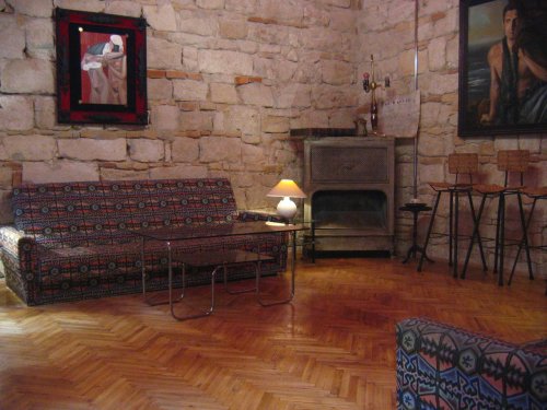Luxury apartment for demanding tenants: three rooms, 100 sq m, third floor (with elevator), exquisitely furnished in the heart of downtown Budapest (Semmelweiss Street).