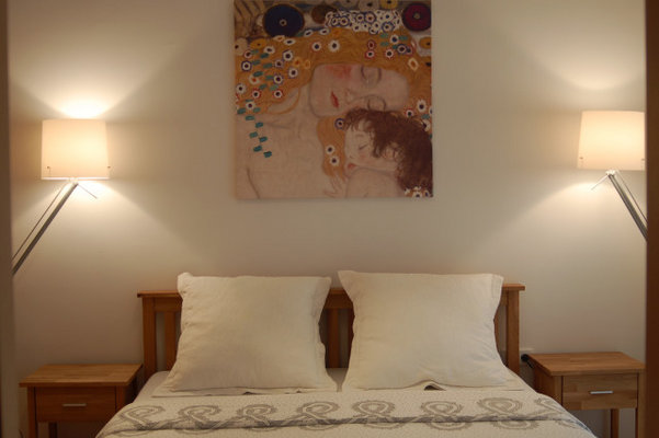 The flats of the Paradise Apartments are located in the center of Budapest, only about eight minutes walk from the main tourist area of Budapest. Most of the clubs shops and coffee houses are in walking distance.