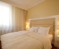 Queen's Court Hotel & Residence