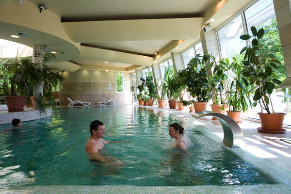 Wellness Hotel Residence Si�fok is one of the most beautiful and newest hotels of the southern shore of Lake Balaton. The impressive building, which also possesses some unique architectural features, is located 150 m far from the lake.