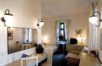 Sen�tor House Hotel - This building situated at 11 Dob� t�r was already standing in the year 1727 when the Serb Simon Szab� sold 