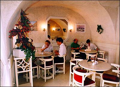 Sen�tor House Hotel - This building situated at 11 Dob� t�r was already standing in the year 1727 when the Serb Simon Szab� sold 
