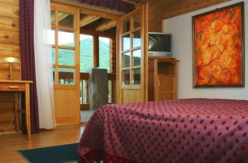 You are awaited in the Szent Orbn Forest Wellness Hotel in Nagyrtspuszta located in one of Hungaries most beautiful surroundings in the Brzsny Hills in the middle of the National Park.