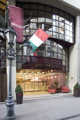 The Hotel Taverna is a 4-star hotel in Budapest - situated in the inner-city of Budapest, as the only one in the in elegant pedestrian and shopping street, which is called Vci utca.