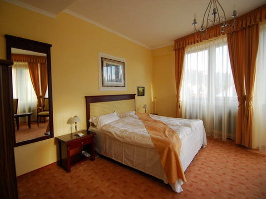 The Villa Rosa Pension is located is one of the most beautiful areas of Budapest, 10 km far from the downtown, surrounded by the Buda hills.