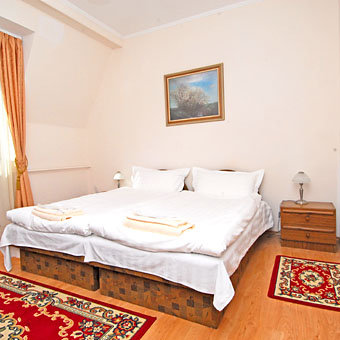 The Villa Rosa Pension is located is one of the most beautiful areas of Budapest, 10 km far from the downtown, surrounded by the Buda hills.