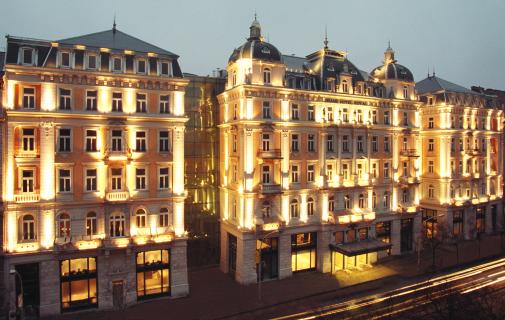 Conveniently located in the heart of Budapest on Erzsbet Boulevard, close to the shopping area and the main business district of Pest. The Grand Hotel Royal, a symbol of history, culture, architecture and the tradition of hospitality opens its doors in all its original splendour.